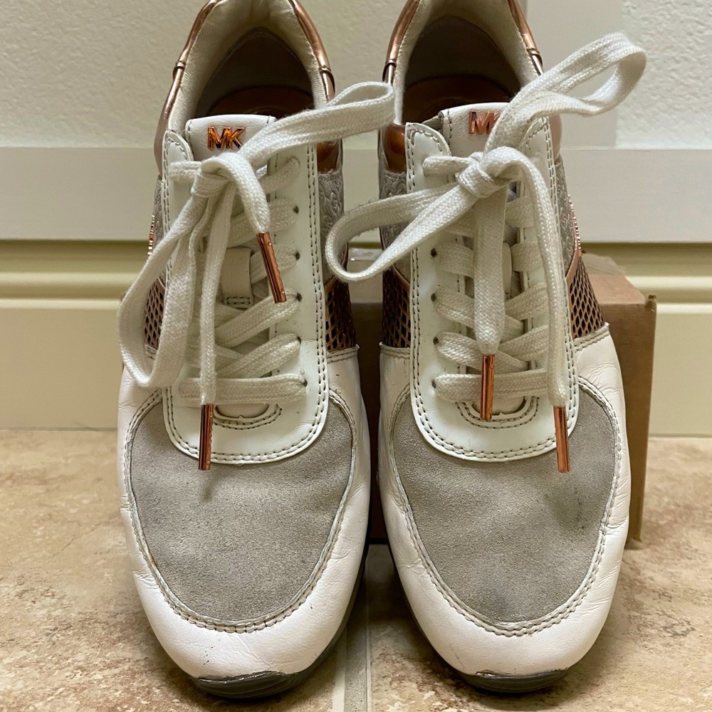 Used Michael Kors Trainers Sneaker size 7 in rose gold/white